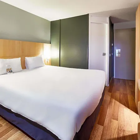 Ibis Strasbourg Nord 3* آغينو